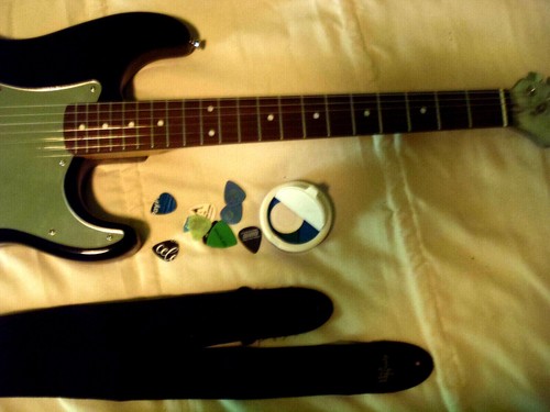 Strat style electric guitar - Picture 8 of 9