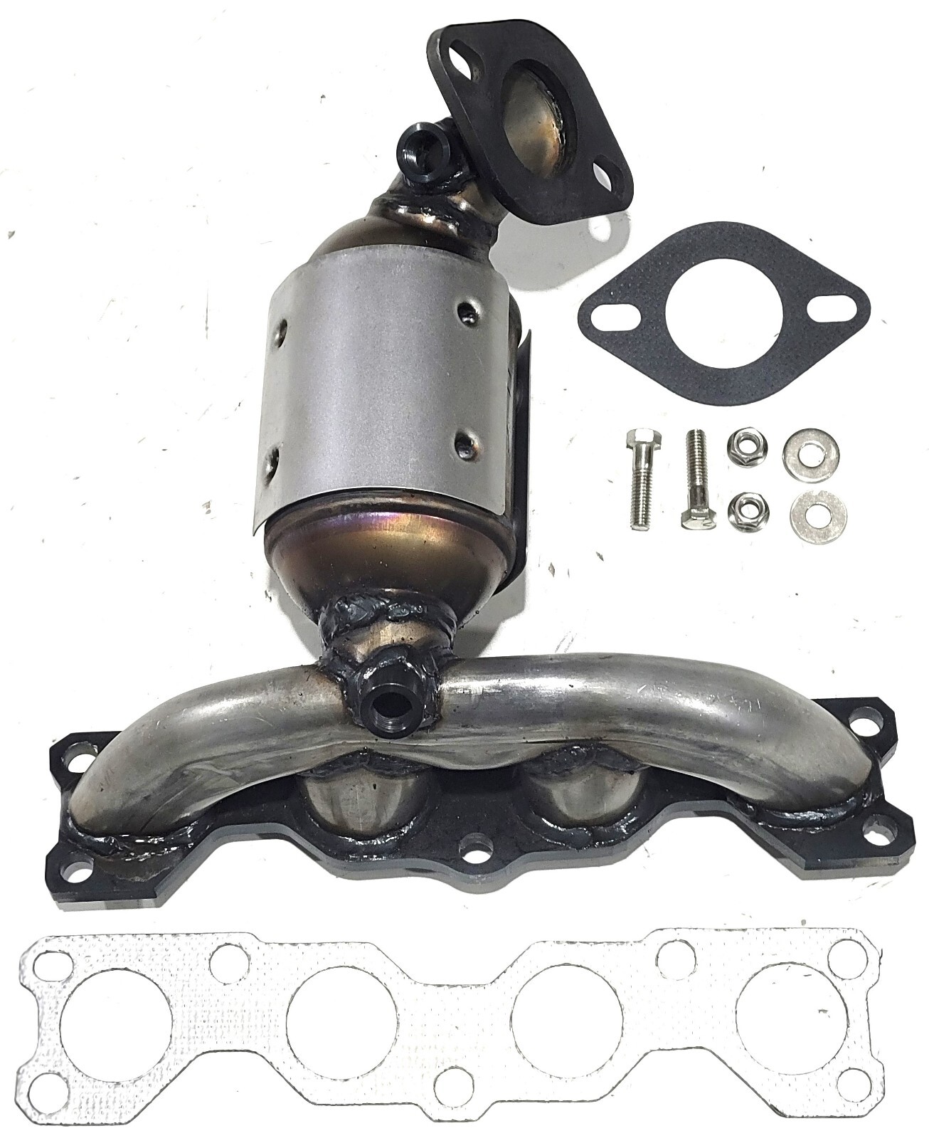 MagnaFlow CARB Compliant Manifold Cat | Kia Optima 2.7L (06-10) (5531634)