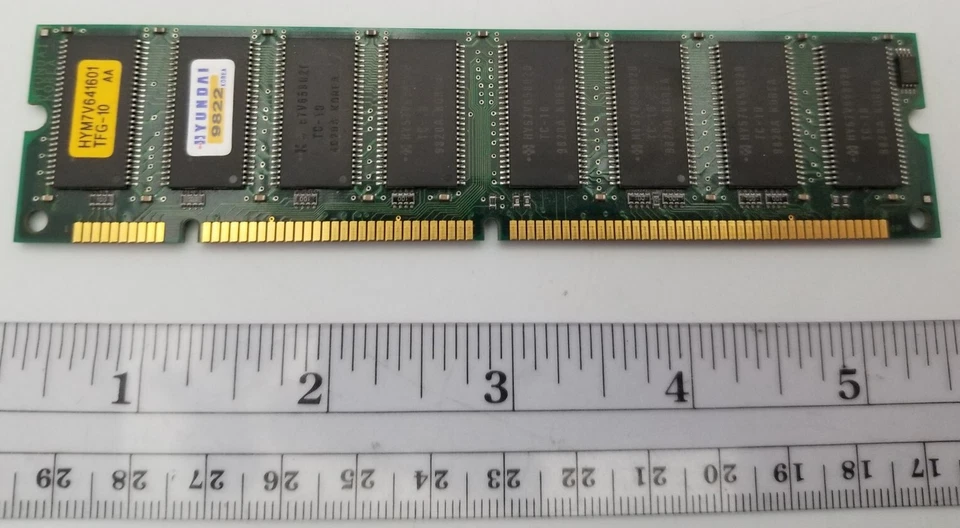 Hyundai HYM7V641601TFG-10 16MB PC100 100MHz non-ECC CL2 168-Pin DIMM Module - Image 3 of 4
