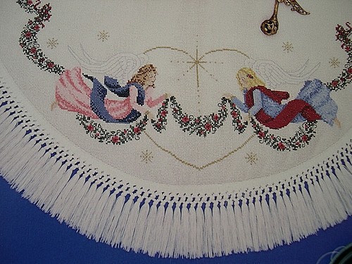 Angel Tree Skirt by Bea & Chris Counted Cross Stitch Pattern Studio Seven #266 - Picture 2 of 2