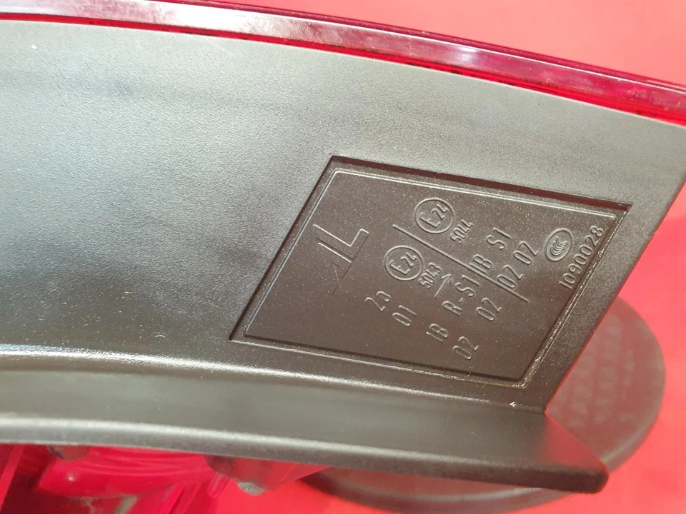 LUZ TRASERA AUDI A5 LADO DEL CONDUCTOR OFFSIDE RH 2015 5 PUERTAS SPORTBACK - Imagen 4 de 4