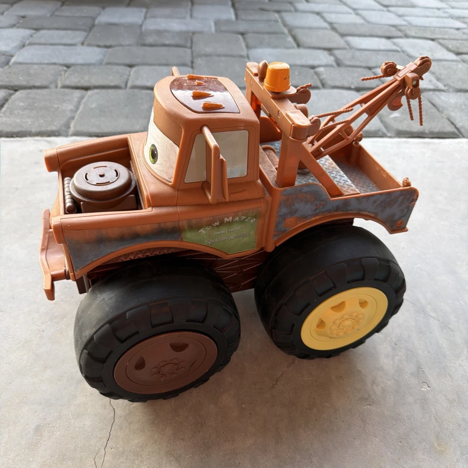 Camión de empuje y tracción Tow Mater Talking Disney Cars 2014 Jakks Works Monster LEER Foto 2 de 4