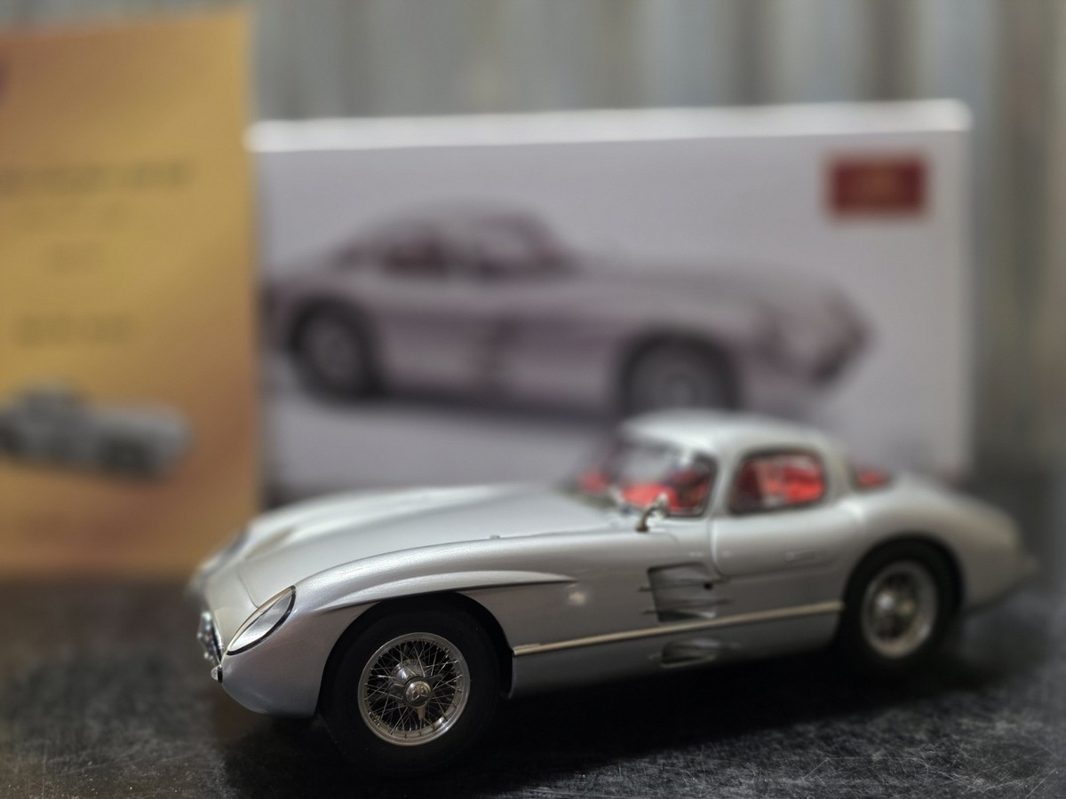 CMC 1955 Mercedes-Benz 300 SLR Uhlenhaut Coupe 1:18 Scale Diecast