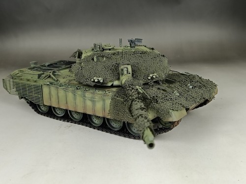 1/35 Built Modern Ukraine UK Challenger II Enhanced Armor Main Battle Tank Model - Picture 3 of 15