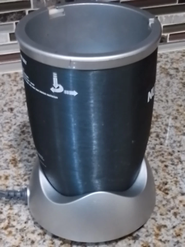 Magic Bullet Nutribullet for parts [ But working], model NB-101S * - Image 2 of 4