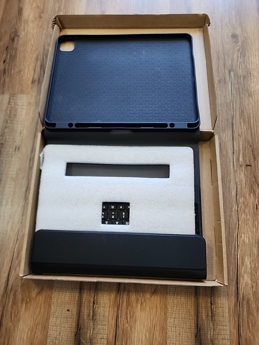 Sleek Black JP400 Keyboard Case for Apple iPad Pro Model 382035-image