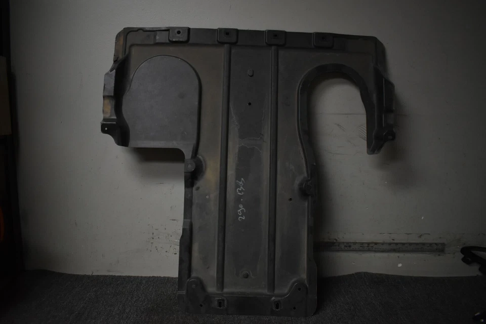 Mercedes Benz GLC 43 AMG 2017-2021 cubierta del motor OEM de fábrica Foto 4 de 4