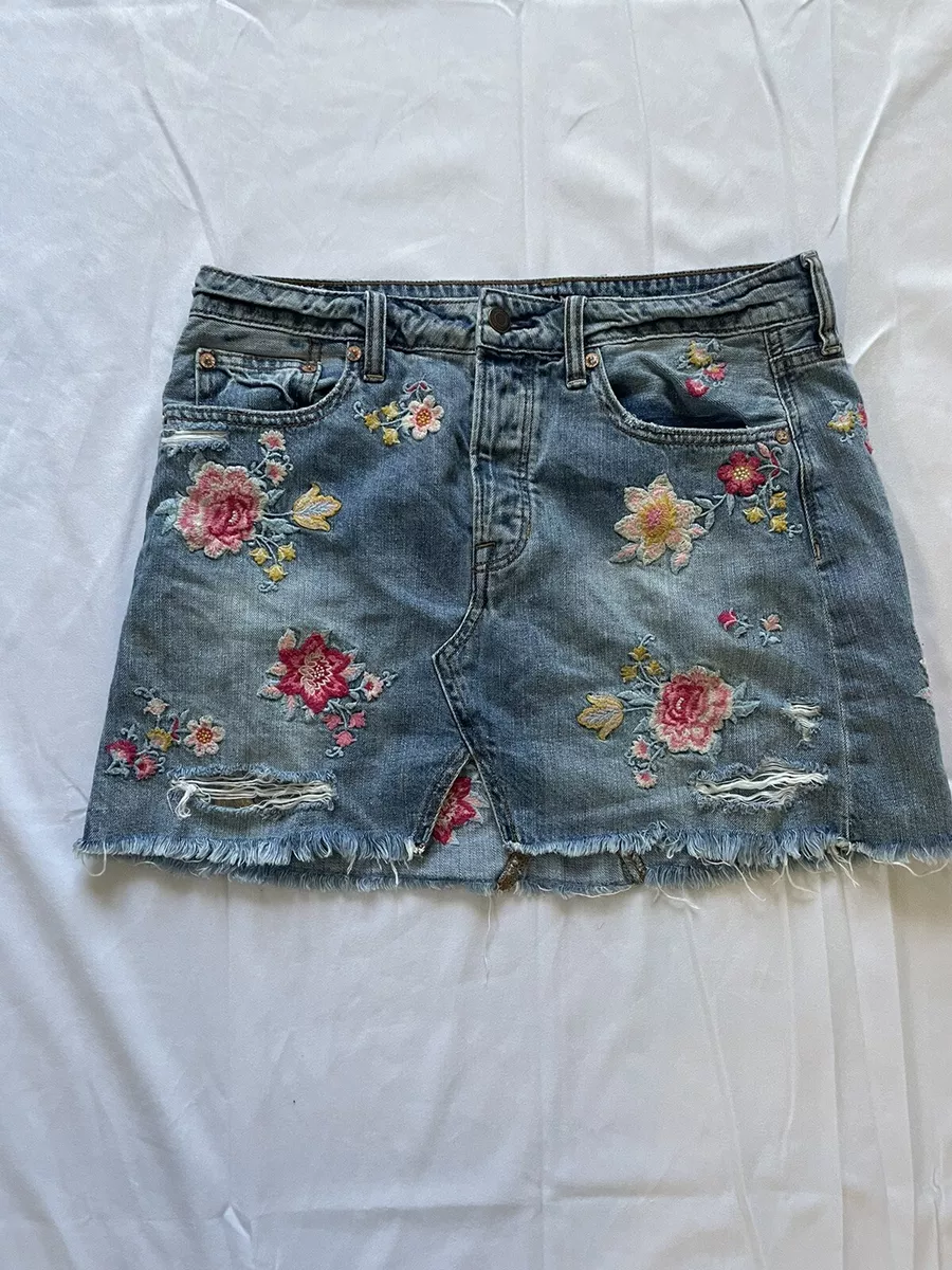 AMERICAN EAGLE Denim Jean Skirt Size 8 Floral Embroidery Embroidered