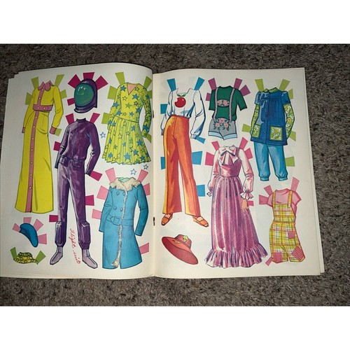2 Vintage Whitman/Mattel FASHION PHOTO BARBIE & Malibu Francie Book 73-78 unused - Picture 6 of 14