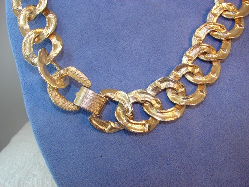 Vintage Chunky Textured Gold Tone Link Necklace - 第 4/5 張圖片