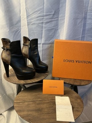 Womens Louis Vuitton Plat Form Booties Size 40 Made In Italy Monogram Zip