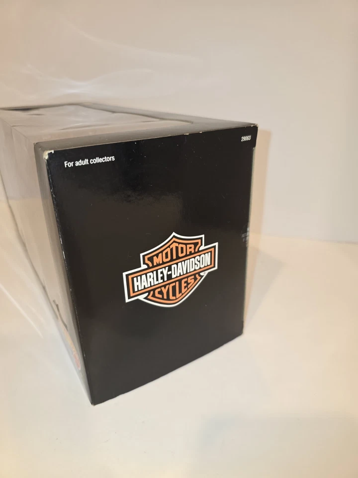 HOT WHEELS HARLEY DAVIDSON SOFTAIL MOTORCYCLE 1:10 Scale Hot Wheels - Image 3 of 4