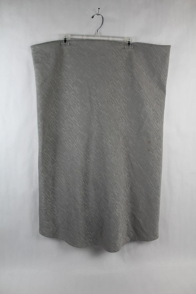 Lote de 2 manteles florales grises texturizados y rosas usados para costura artesanal Foto 3 de 4