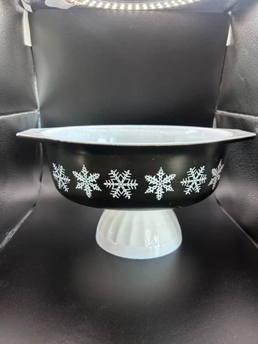 Vintage Rare Black Snowflake Garland Pyrex Glass Casserole 1-1/2 qt  # 043 D54