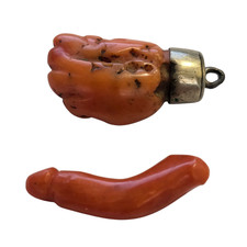 Antichi amuleti apotropaici in corallo rosso italiano XIX secolo