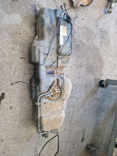 LAND ROVER DISCOVERY 3 2.7 TDV6 FUEL TANK AND SENDER WFE500781 - Picture 1 of 9