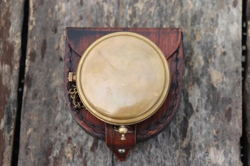 Vintage Brass Sundial Compass With Chain & Leather Box Nautical Gift Compass - 第 4/6 張圖片