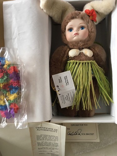 Marie Osmond The VELETEEN RABBIT Hula Hare 11" Collector DOLL Porcelain LE + COA - Picture 7 of 12