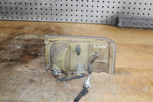 Driver 87-89 OEM Toyota HiAce Van YH51 Koito corner light lamp lens assembly - Picture 6 of 13