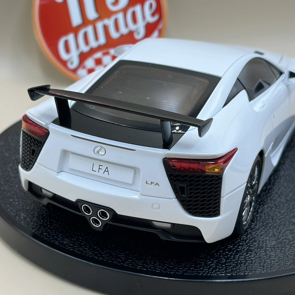 AUTOart 1/18 Lexus LFA Nurburgring Package Whitest White Signature 78837 - Image 3 of 4
