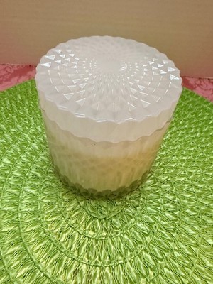 Candle Two Wick ''Fig & Magnolia Smell'' In White Jar with Lid