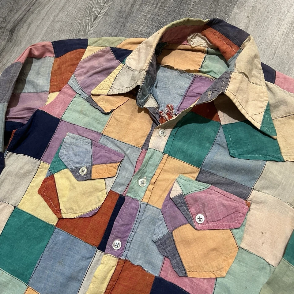 Camisa boho de colección de los años 60/70 colorida con patchwork de lino cuello de daga hippie para hombre con botones Foto 3 de 4