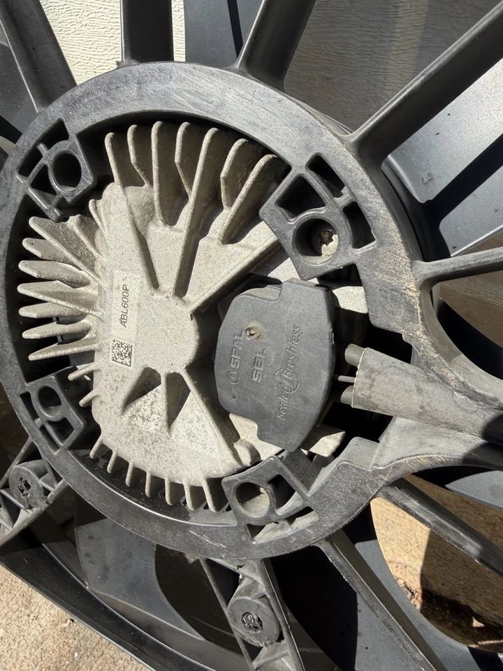 Conjunto de ventilador de refrigeración radiador Corvette C7 Z06 GM 2014-19 Foto 4 de 4