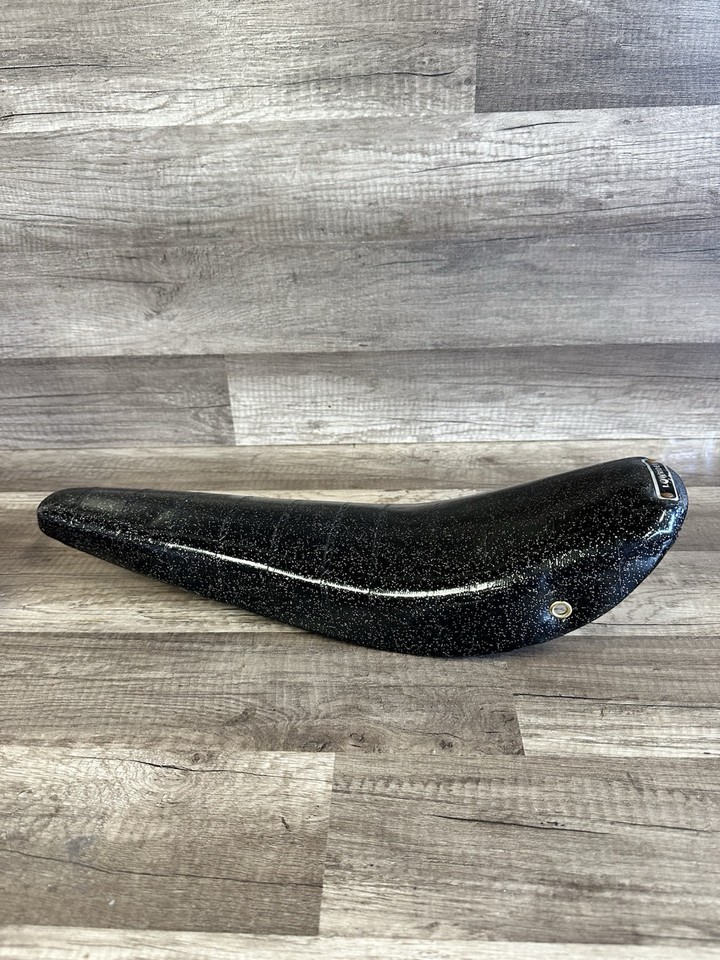 Sella Lowrider A Banana 20” Sparkle Nero/Oro – Con Sissybar, Manubrio E Impugnature Per Personalizzazione