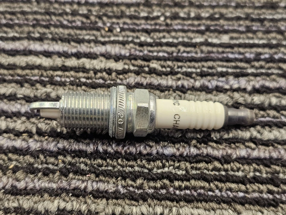 (QTY 6) Медная свеча зажигания Champion 412 RC12LYC Plus подходит для Dodge Viper 1992-2002 годов выпуска - Изображение 4 из 4