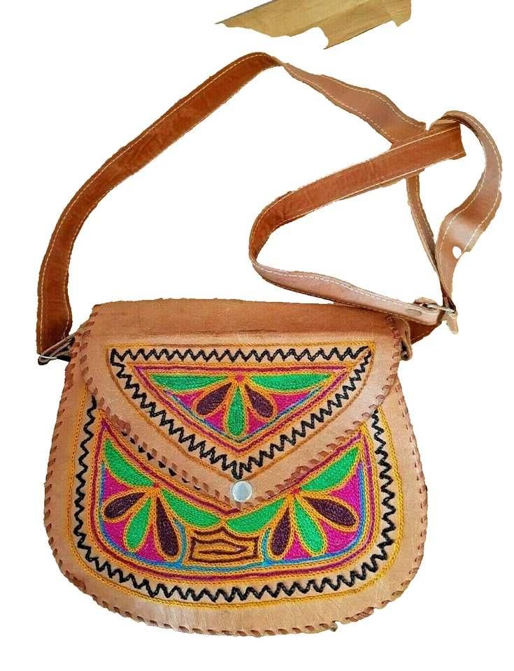 Tasche Umhängetasche Kamel Leder Braun Bestickt Handarbeit-Indien 21 x 24cm   - Bild 3 von 4