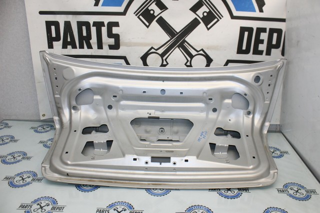 Trunk lid open volvo