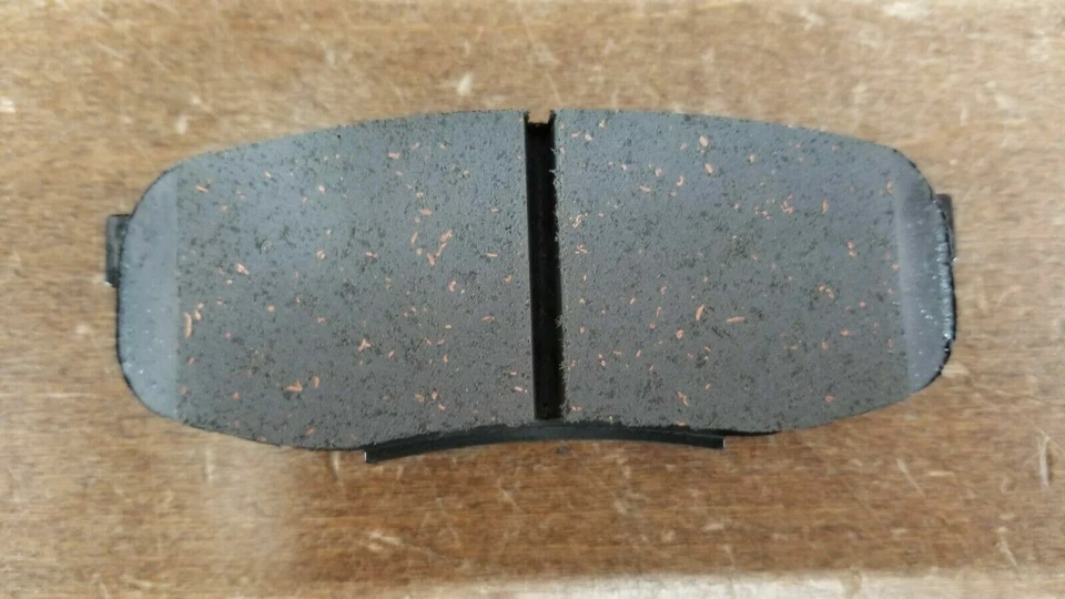 Scion xD 2008-2014, pastillas de freno delanteras genuinas OEM de cerámica con cuñas 04465-AZ214 Foto 2 de 3