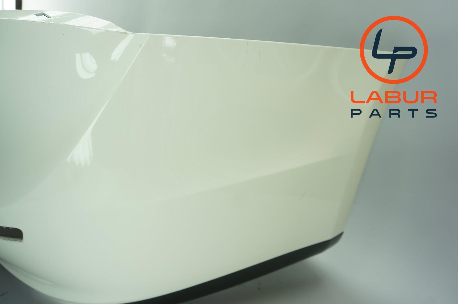 M157 14-17 Maserati Ghibli Rear Bumper Cover Assembly White BR452