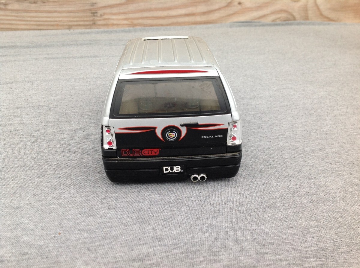 2002 CADILLAC ESCALADE     1／24 JADA BTK 2002 CADILLAC ESCALADE EXT 1:24 BLACK | eBay