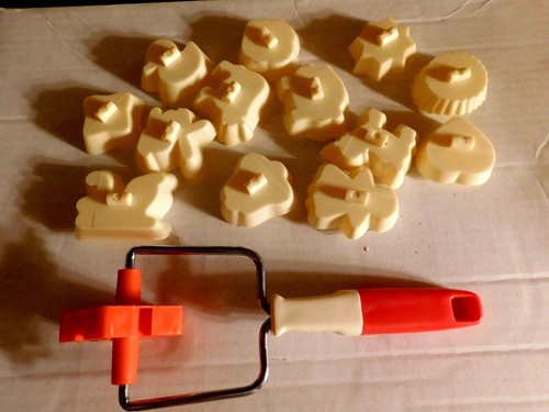 Rowoco Rolling Snap-on Cookie Cutter Art Mold - 15 Shapes - Picture 3 of 3