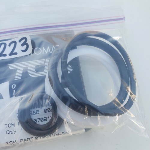 705223 - A New Seal Kit For A New Idea 701, 702, 702D, 706D, 707D Power Units - Picture 3 of 3