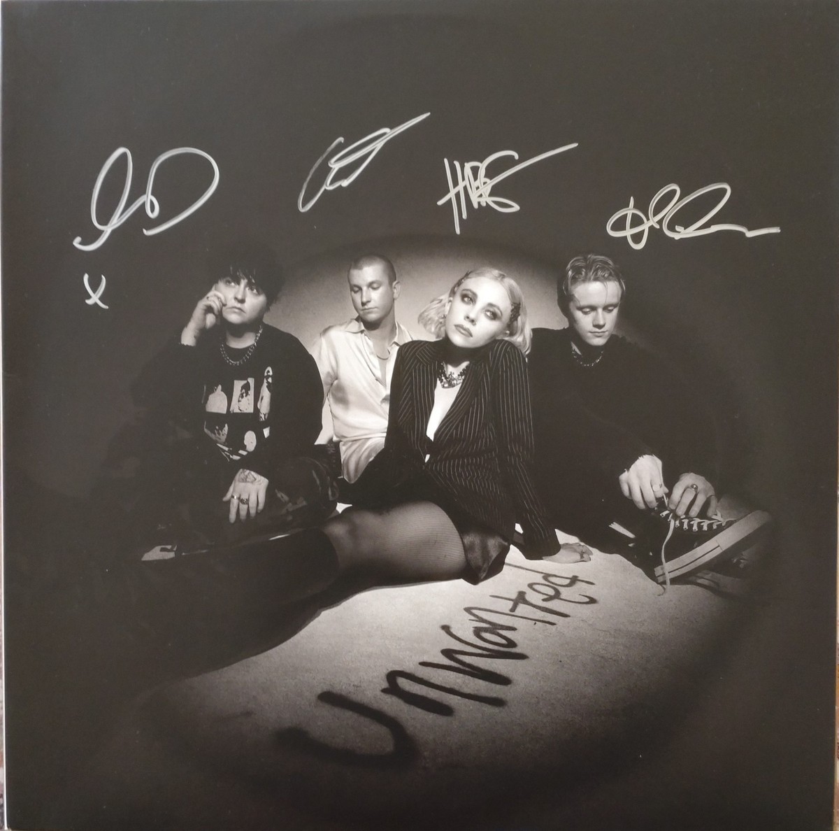 pale waves サイン入りレコード PALE WAVES UNWANTED FULL BAND SIGNED /AUTOGRAPH BLACK ICE LP