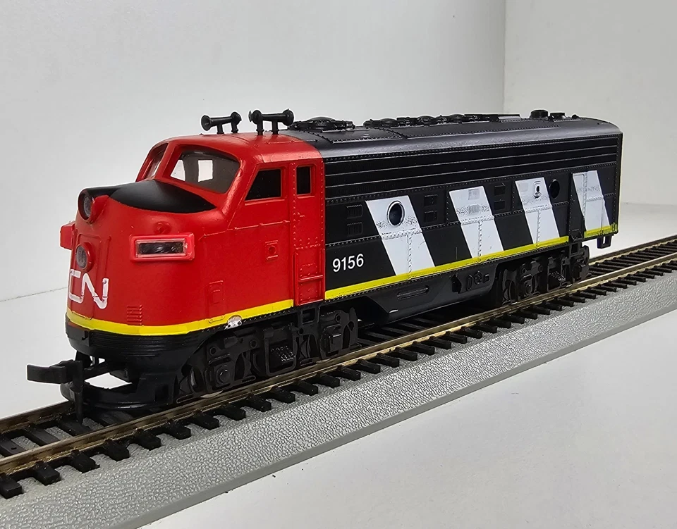 Rare HO Model Power 6613 CP Rail F9 Canadian National Diesel Locomotive Playart - Image 2 of 4