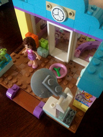 LEGO Juniors: Mia's Vet Clinic (10728) W/INSTRUCTIONAL MANUAL 100% COMPLETE