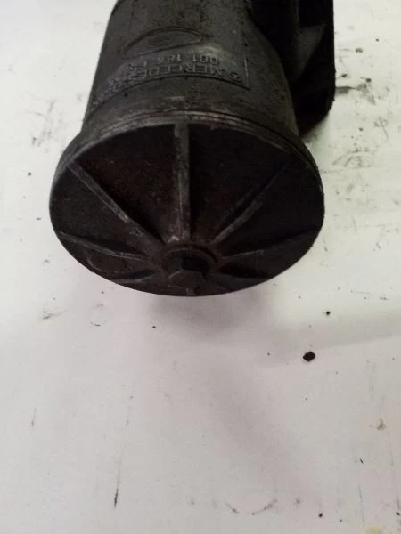 Carcasa del filtro de aceite del motor | Ajuste 81 82 83 84 85 Mercedes Benz 380SEL 380SL 380SLC Foto 2 de 4