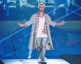 Justin Bieber Signed Autographed 8x10 Photo with COA (Super Sexy Hot)