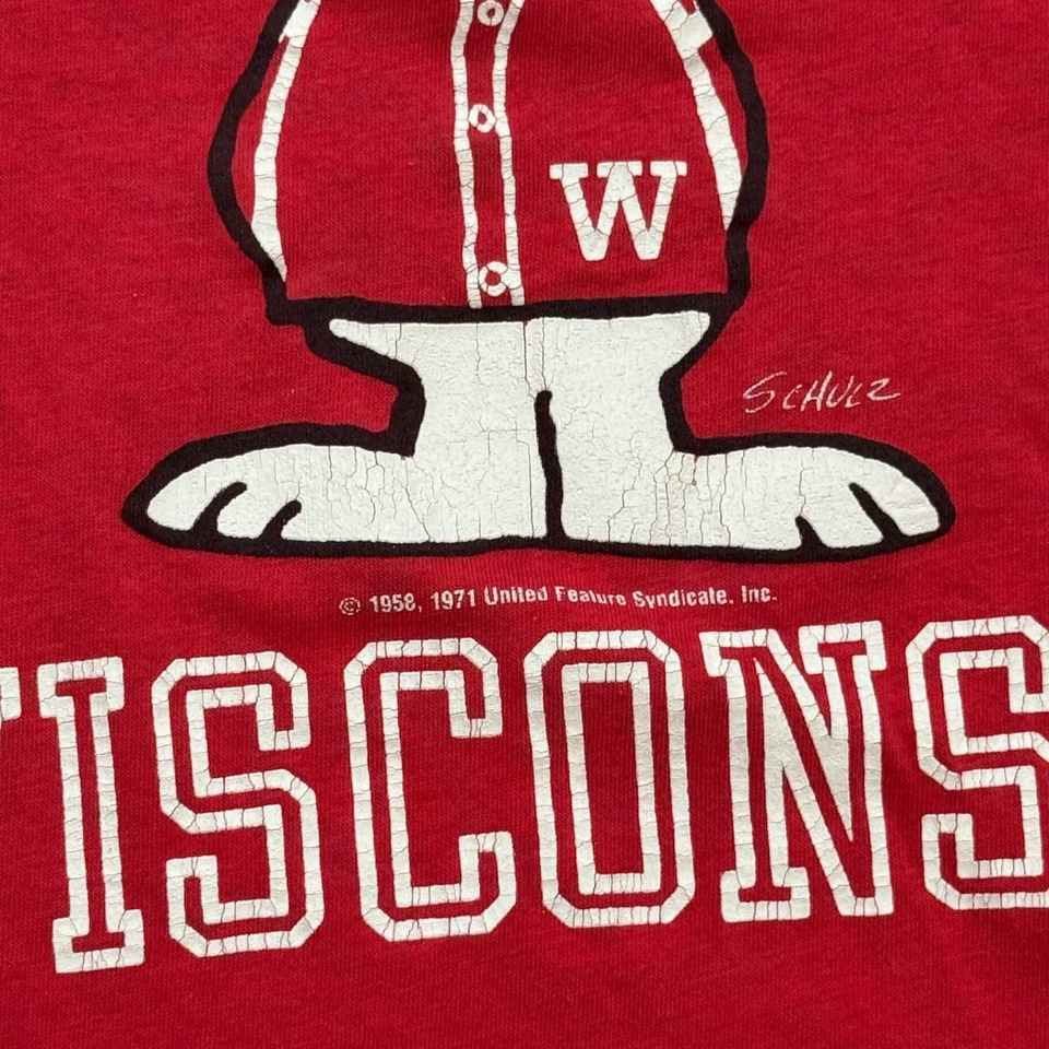 RARA Camiseta Roja De Colección Años 70 Wisconsin Badgers Snoopy Camiseta Charles Schulz Para Hombres XL Foto 2 de 4