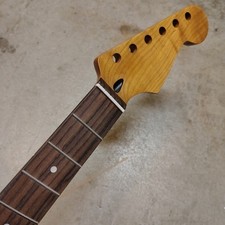 Collo Strat in acero tostato adatto per parafango corpo Stratocaster 22 tasti