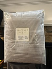 New Threshold Comforter & Sham Set Twin/XL Gr...