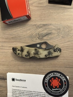 C_-4 Spyderco C11ZFPGITDBK Delica 4 Knife Glow in The Dark ZOME Vg-10