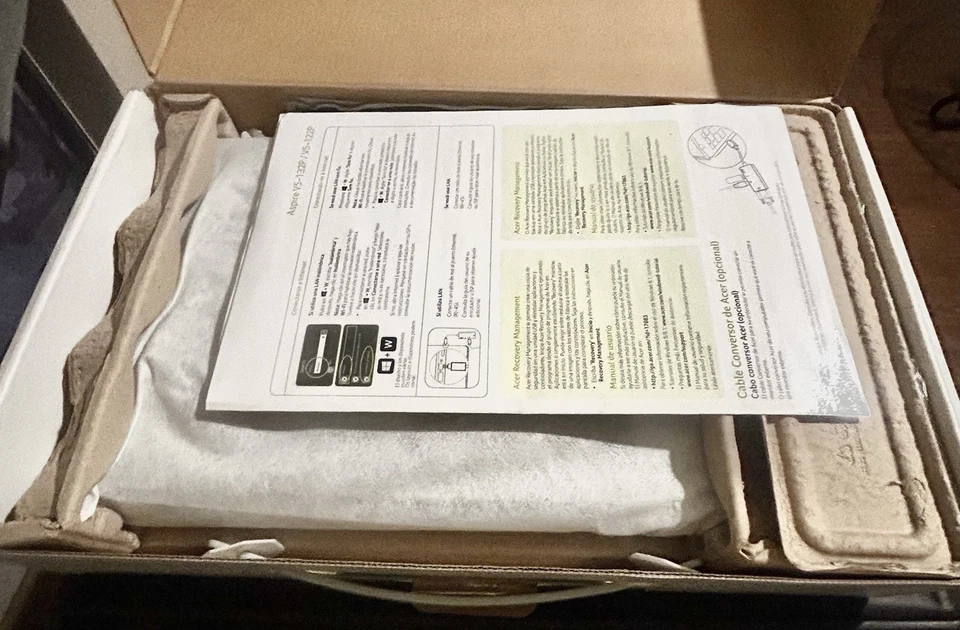 Acer Aspire V5-122P-0826 11,6” táctil AMD A4 4 GB 500 GB HDD Win8,1 plateado frío - Imagen 4 de 4