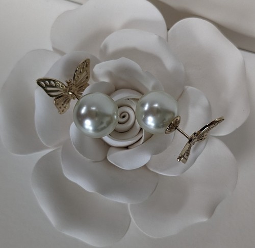 DIOR Pearl Butterfly Tribal Earrings in Gold tone - Picture 5 of 10