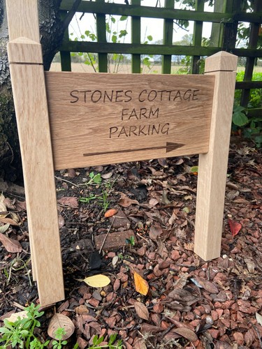Letrero de casa personalizado de roble macizo con poste de 90 cm placa exterior de madera personalizada - Imagen 3 de 5