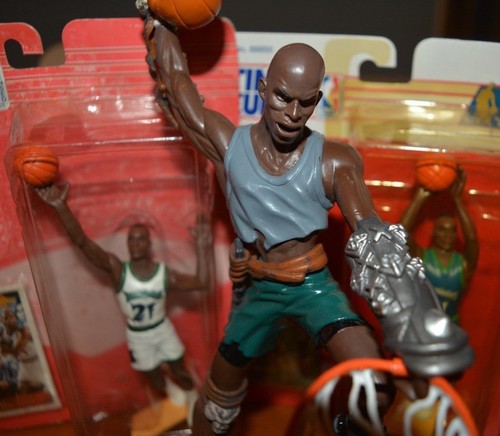GREAT COLLECTION OF KEVIN GARNETT ACTION FIGURES INCLUDES RARE WARRIOR FIGURE - Picture 12 of 12