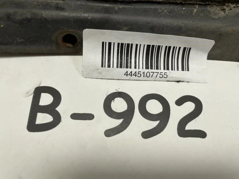 Audi A6 2008 sedán trasero izquierdo lado del conductor parachoques soporte de montaje OEM+ Foto 4 de 4